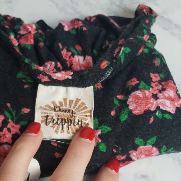 Day Trippin' Blessed Floral Shirt - Picture 9 of 9